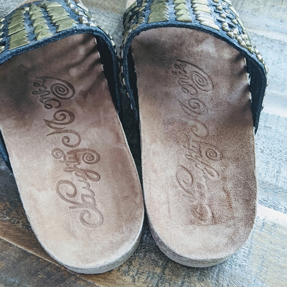 🆕🌿NAUGHTY MONKEY SANDALS🌿 - Picture 4 of 8